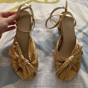 NWOT Gold heeled sandals